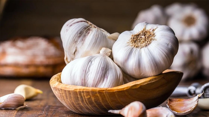 10 فوائد صحية لتناول الثوم (نصائح طبية)