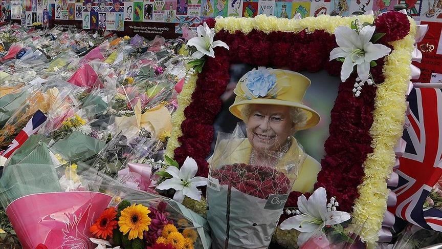 Objavljena umrlica: Britanska kraljica Elizabeta II umrla od starosti