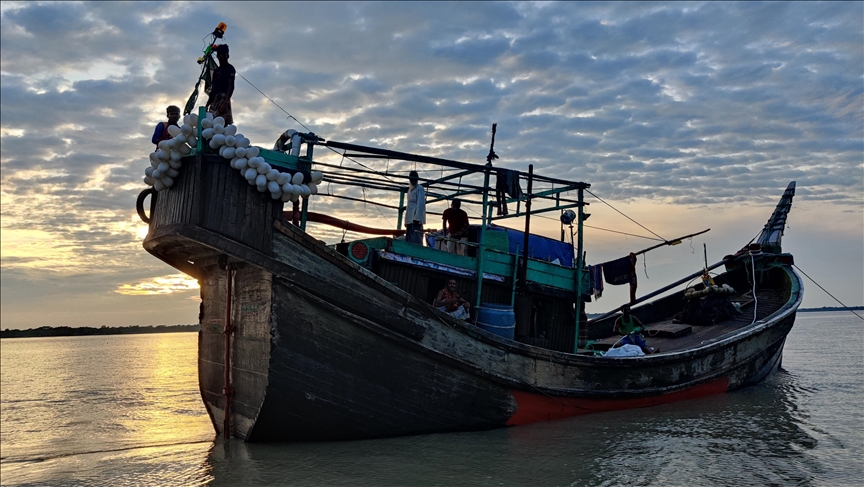 Bangladeshi deep sea fishermen risk their lives in uninsured wooden boats