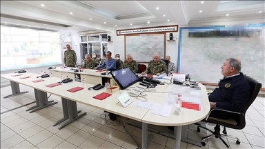 Milli Savunma Bakanı Akar, sınır birliklerinin komutanları ile toplantı yaptı