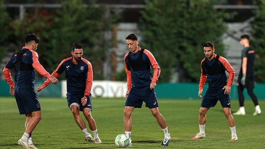 Football: Blessé, Mesut Ozil restera loin des terrains pendant longtemps