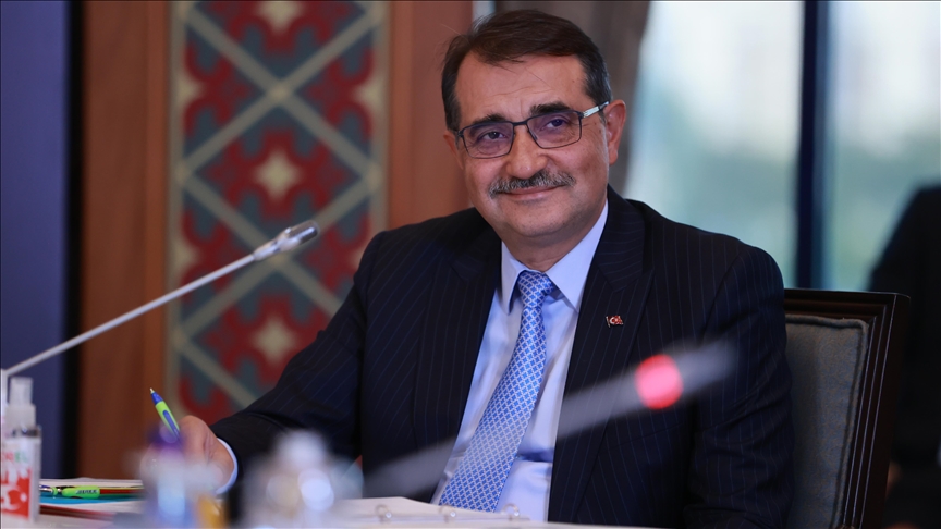 Bakan Dönmez: Karadeniz Gaz Sahası'nda kabloları denizin tabanına döşeyecek gemi İstanbul Boğazı'nda