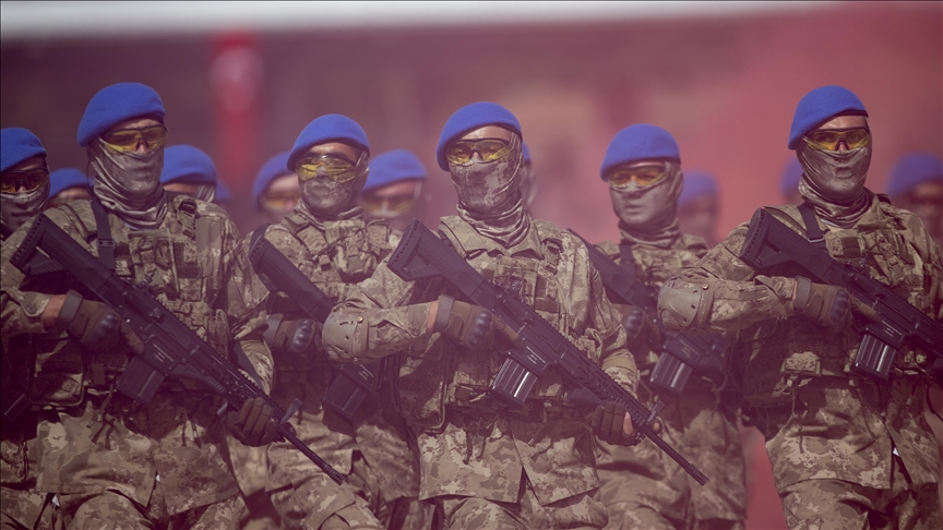 Zorlu eğitimi tamamlayan komandolar yemin etti