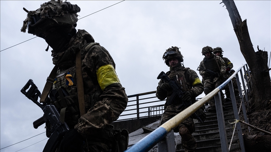 Ukrainian forces encircle nearly 5,000 Russian troops in Lyman, official says