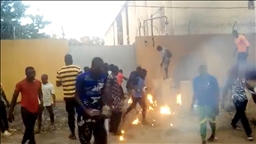Burkina Faso’da darbe yanlısı göstericiler Fransız Büyükelçiliğine saldırdı