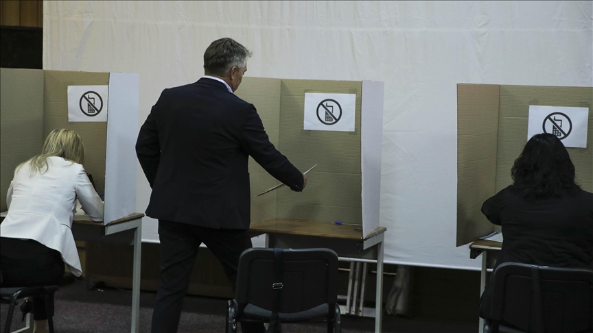 Bosnia's high representative announces controversial electoral law reform
