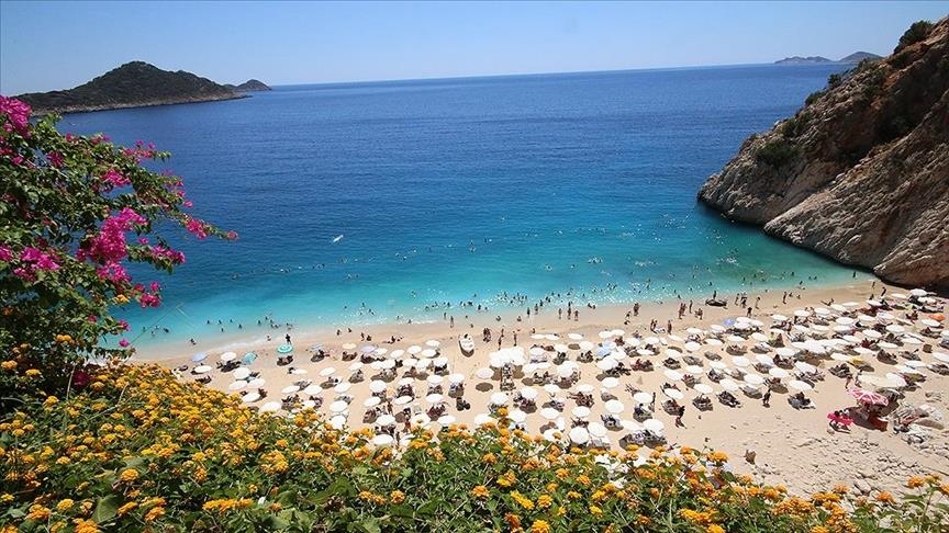 عدد سياح "أنطاليا" التركية جوًا يتجاوز 11 مليونًا