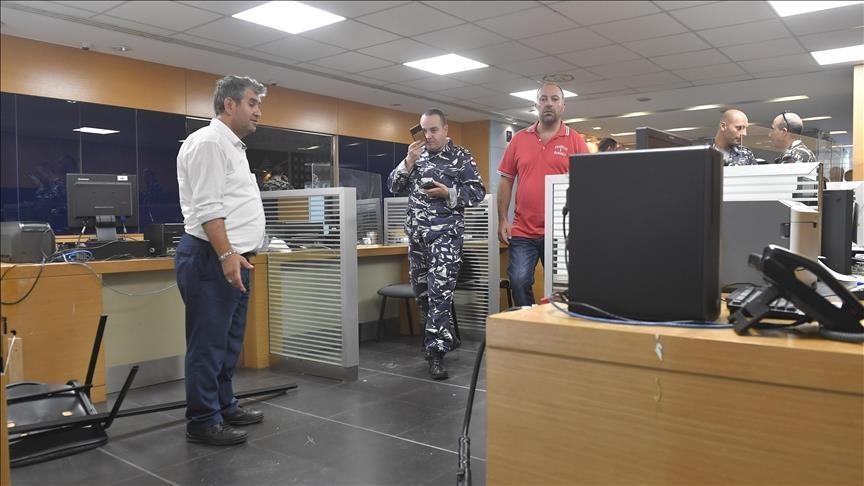 Depositor retrieves savings by force from Lebanese bank in Beirut