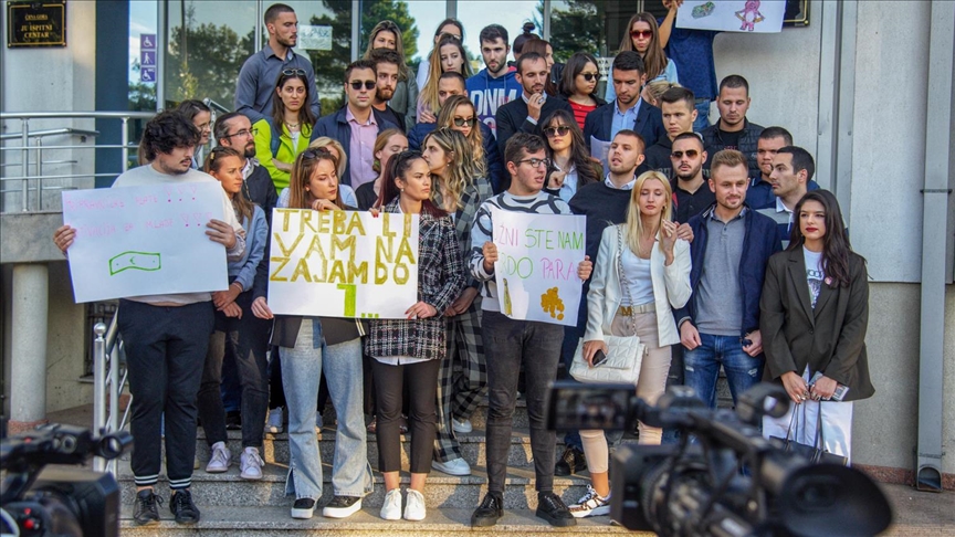 Podgorica: Studenti protestovali zbog neisplaćivanja naknada pripravnicima