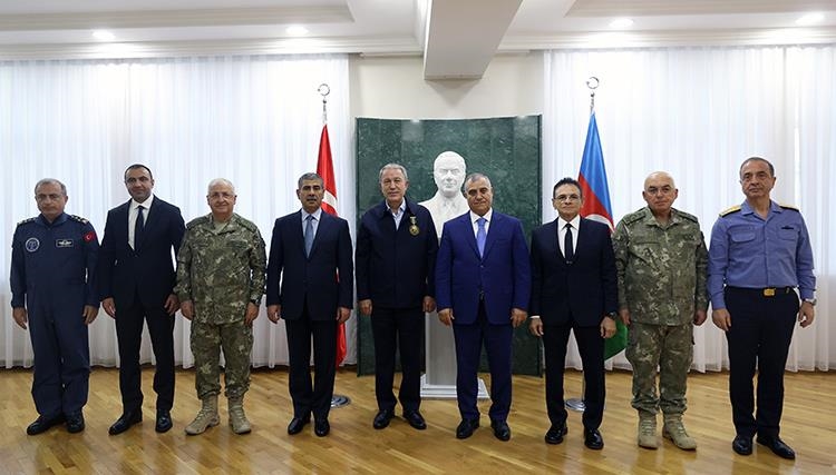 Azerbaijan honors Turkish defense minister