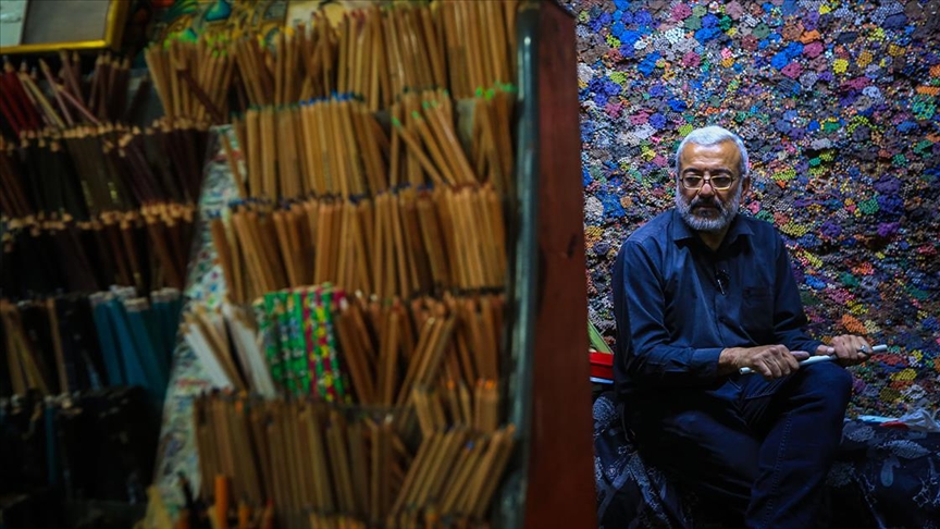 متحف الأقلام.. أكثر من مليون قلم في دكان عراقي (تقرير)