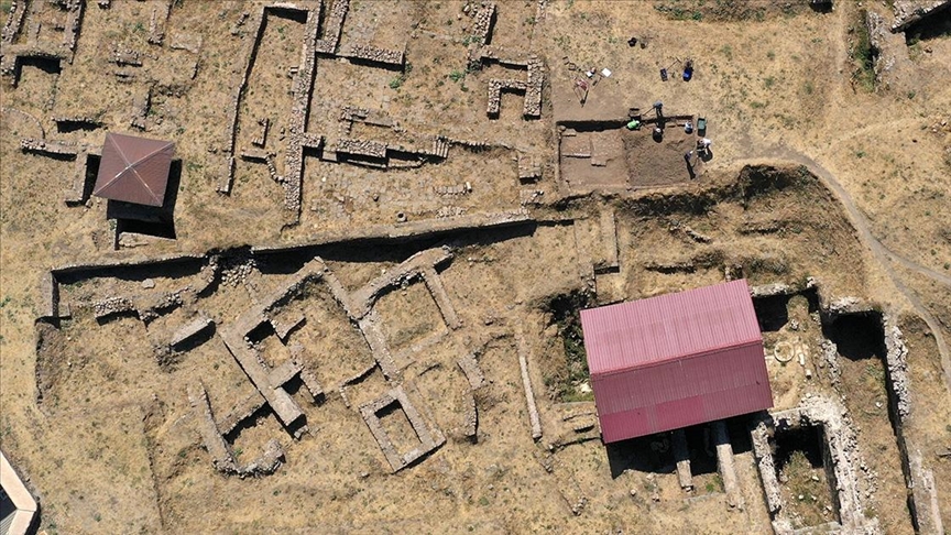Bitlis Kalesi'ndeki kazılarda konut kalıntıları ortaya çıkarıldı