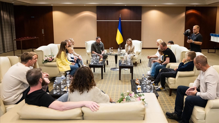 Ukraine’s first lady meets with 5 Ukrainian servicemen in Türkiye