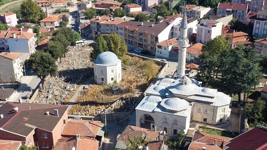 Edirne Beylerbeyi Camisi zamana meydan okuyor