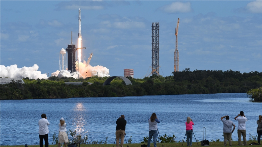 NASA'nın Crew 5 astronotlarını taşıyan SpaceX üretimi roketi fırlatıldı