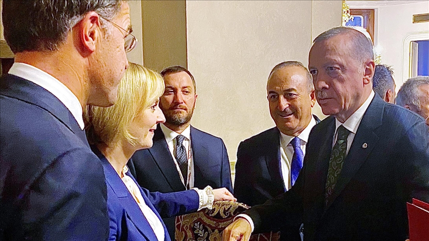 Cumhurbaşkanı Erdoğan, İngiltere Başbakanı Truss ve Hollanda Başbakanı Rutte ile sohbet etti