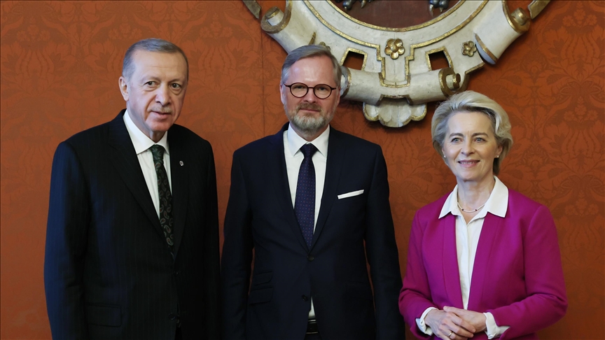 Turkish president, Czech premier, EU Commission chief hold sideline meeting in Prague