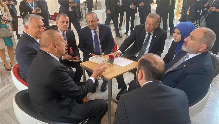 Turkish, Azerbaijani, Armenian leaders meet ahead of summit in Prague