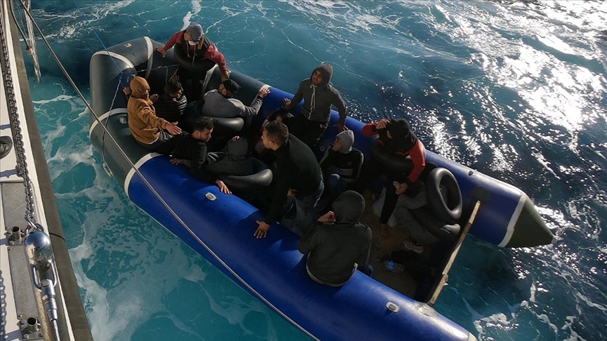 إنقاذ 48 مهاجرا غير نظامي غربي تركيا