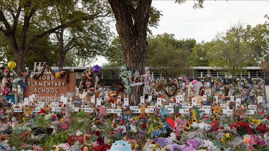 Uvalde school district in US state of Texas suspends entire police force
