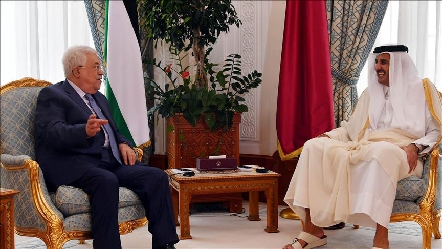 L'émir du Qatar et le président de l'Autorité palestinienne discutent des derniers développements en Palestine