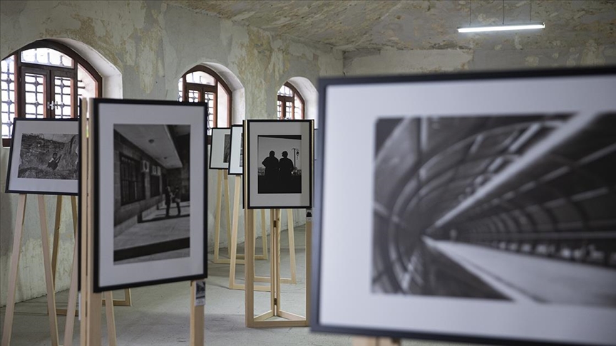 Ankara'nın siyah beyaz 'Haller'i fotoğrafseverlerin ilgisine sunuldu