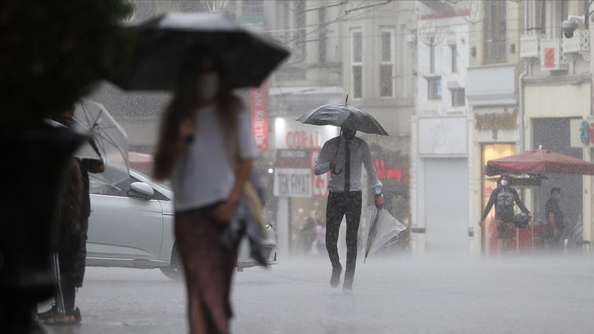 Meteorolojiden bazı iller için kuvvetli yağış ve fırtına uyarısı