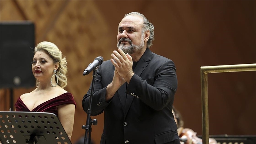 Opera sanatçısı Hakan Aysev, Başkent Kültür Yolu Festivali'nde Ankaralılarla buluştu