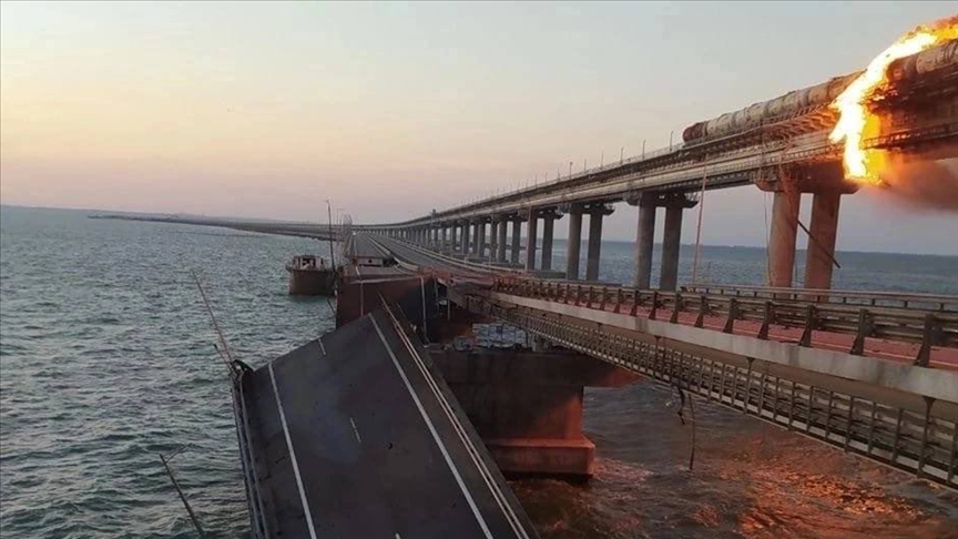 موسكو: حادثة جسر القرم تدل على "طبيعة نظام كييف الإرهابية" 