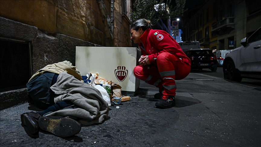 Proprietari di strade e piazze ‘invisibili’ in Italia: i senzatetto