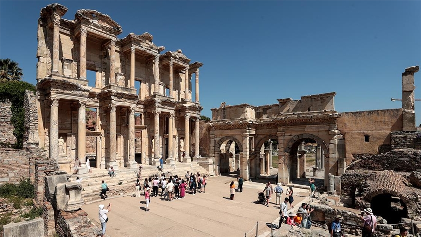Efes Antik Kenti'nde yeniden yıllık 2 milyon ziyaretçi hedefi