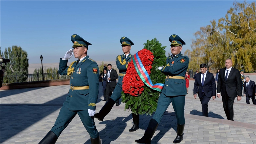 Ильхам Алиев посетил национальный комплекс «Ата-Бейит» в Бишкеке
