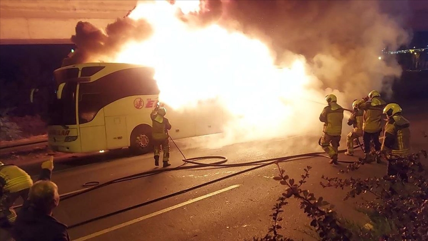 Ankara'da seyir halindeki yolcu otobüsü yandı