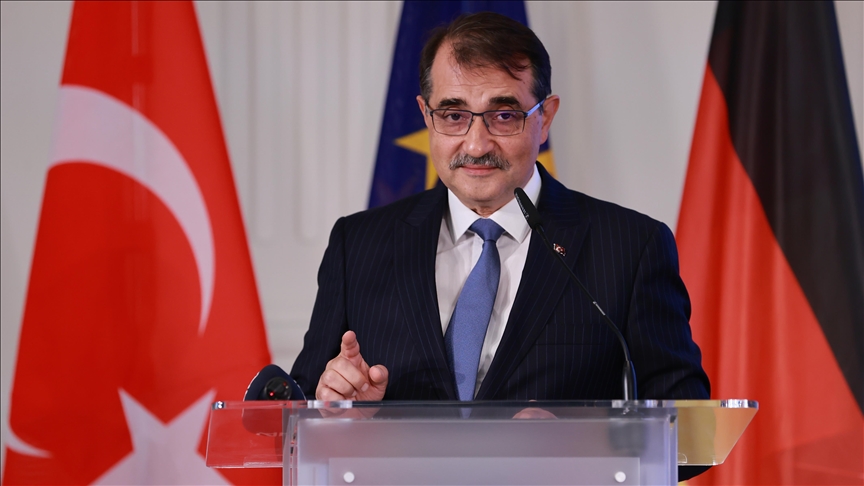 Bakan Dönmez: Komşu ülkelerdeki gazın Batı'daki pazarlara ulaştırılmasında kritik roller üstlenebiliriz