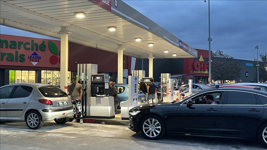 Strike to continue in France despite massive shortages at gas stations
