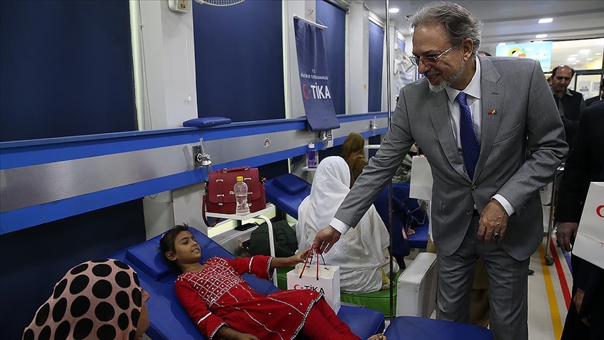 TİKA'dan talasemi hastalığıyla mücadelede Pakistan'a ekipman desteği