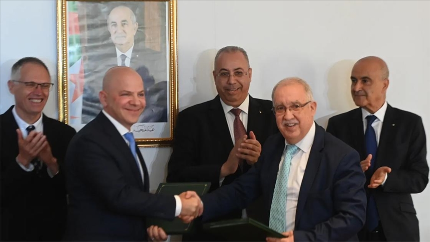 الجزائر..اتفاق مع فيات الإيطالية لتدشين مصنع للسيارات
