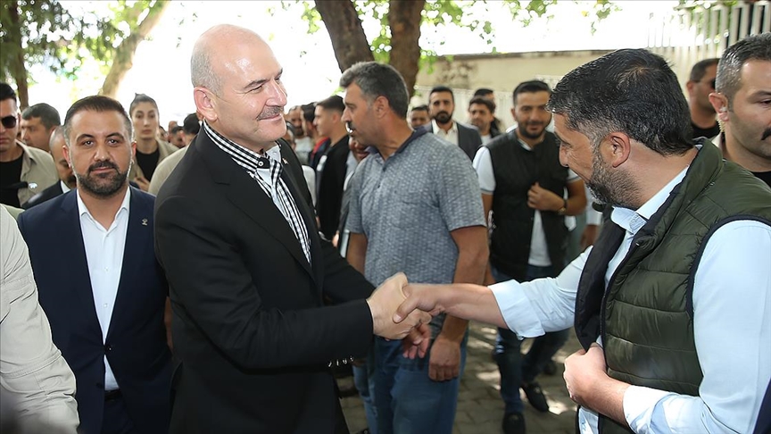 İçişleri Bakanı Soylu, Diyarbakır Silvan ve Hazro'da vatandaşlarla bir araya geldi 