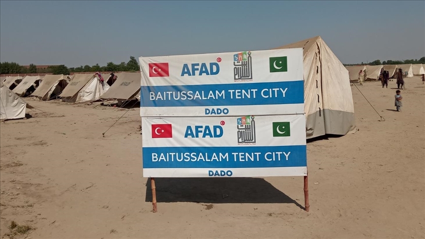 Turkish, Pakistani relief agencies share burden of Pakistan's flood victims