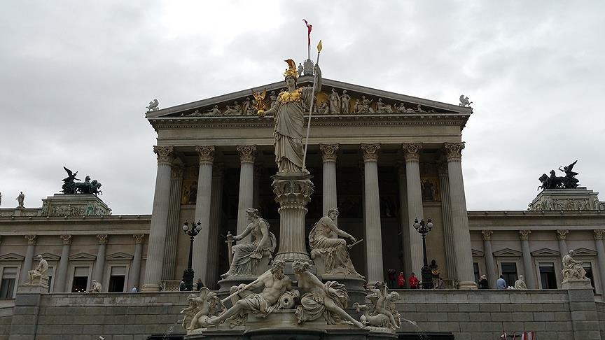 Austria to ban from office civil servants convicted under Nazi acts