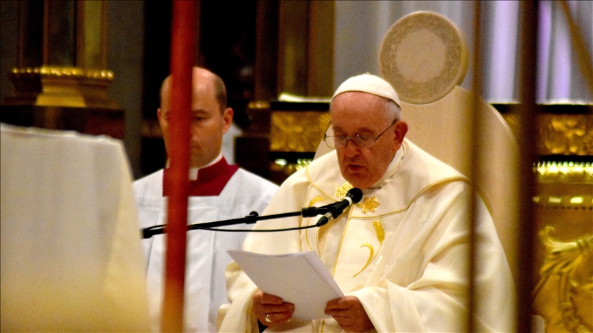 El Papa hace llamado universal a la paz en nuevo libro previo a décimo aniversario de pontificio