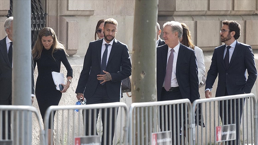 Barcelona'ya transferiyle ilgili hapis cezası istenen Neymar, mahkemede ifade verdi