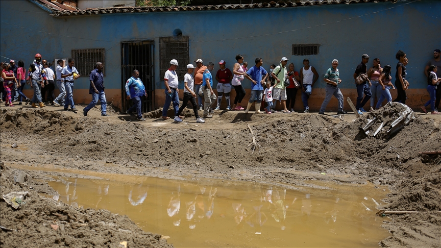 Al menos tres muertos en nuevo deslizamiento de tierra en Venezuela