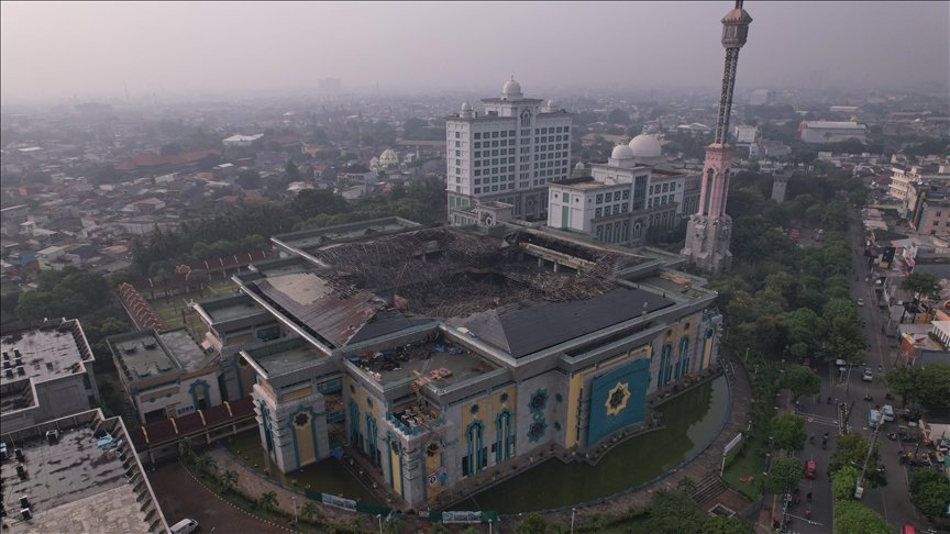 Jakarta grand mosque's dome collapses after fire