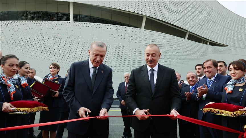 Lideres de Türkiye y Azerbaiyán inauguran aeropuerto en territorio liberado de la ocupación armenia