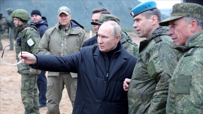 Putin, kısmi seferberlik kapsamında orduya çağrılanların hazırlık sürecini denetledi