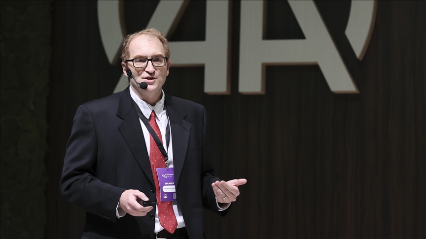 Climate change should be covered from human perspective, says AP editor