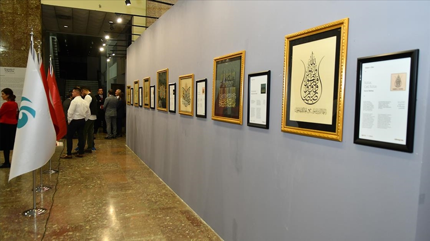 Shqipëri, hapet ekspozita e kaligrafisë “Ajetet Kur’anore”