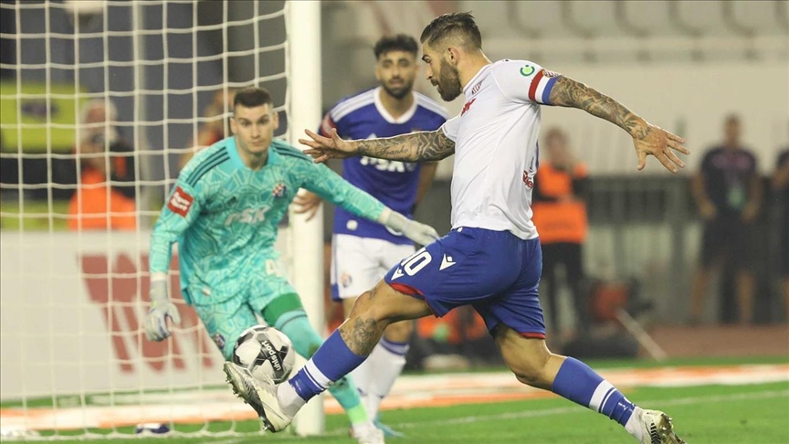 Hrvatska: Hajduk i Dinamo remizirali na Poljudu, policija privela 75 navijača