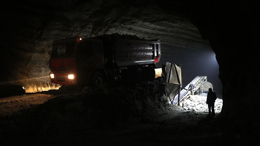 Iğdır'daki tuz madenlerinde çetin kış için yoğun mesai